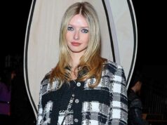 Apple Martin canta residir em Nashville com o papai Chris Martin no mercado-alvo Apple Martin, 21, garante o primeiro grande acordo de moda como a nova face do autorretrato: veja suas selfies ferozes