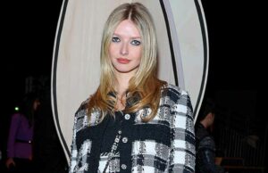 Apple Martin canta residir em Nashville com o papai Chris Martin no mercado-alvo Apple Martin, 21, garante o primeiro grande acordo de moda como a nova face do autorretrato: veja suas selfies ferozes