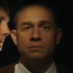 O fazendeiro Ed Gein, 51, (R), confessou Slayer de duas mulheres, fica com seu advogado William Belter no Tribunal do Condado de Wabsara.