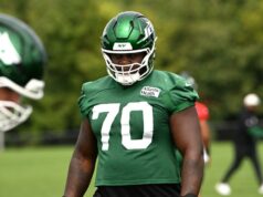 Armand Membou tem dia para esquecer como parte da última exibição indisciplinada dos Jets Jets ofensivos Armand Membou (70) na prática.