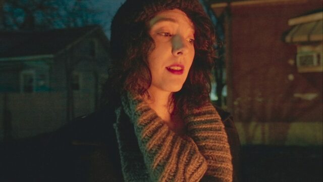 Artista segue do strip-tease ao boxe e à luta contra Artista segue do strip-tease ao boxe e à luta contra demônios em 'Everything Works Out (in the End)'