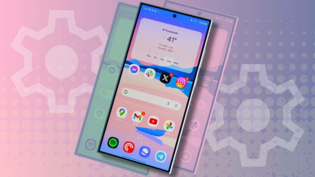 As 15 configurações do Samsung Galaxy S24 que você deve O Samsung Galaxy S24 apoiado em uma porta de madeira