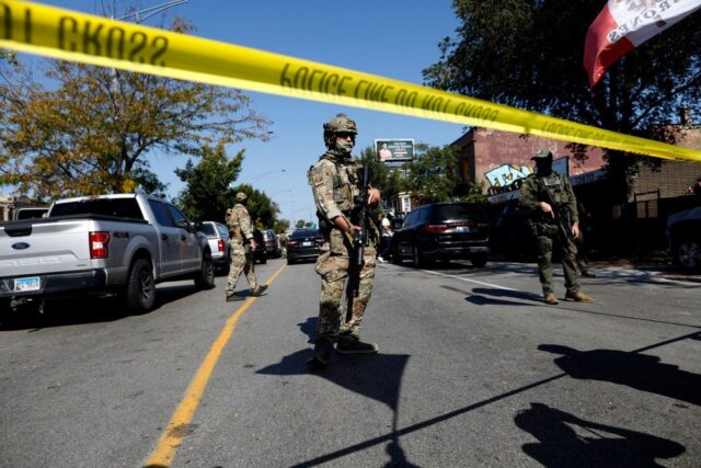 As apreensões 2 do FBI após a administração federal foram agredidas com automóveis 

