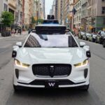 As autoridades reguladoras invadiram a Waymo depois que seu robotáxi contornou um ônibus corporativo abandonado