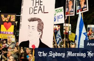 As esperanças voam pela paz em Gaza. Este é um problema para Netanyahu Um manifestante em Madri, a Espanha segura a bandeira palestina e um pôster do primeiro -ministro israelense Benjamin Netanyahu, acusando -o de terrorismo e genocídio.