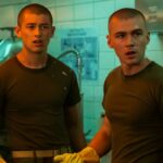 As estrelas de 'Boots' Miles Heizer e Liam Oh falam sobre a morte chocante do recruta: “Todo mundo percebe o quão sério isso é”