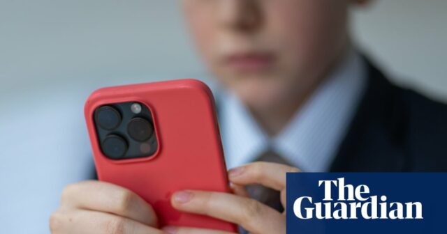 As rotas de Tiktok são contas de jovens para o conteúdo da Web para adultos em alguns cliques ' 

