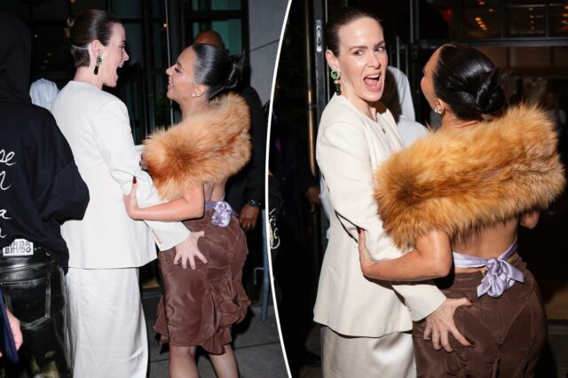 Assista à linda Sarah Paulson batendo repetidamente na bunda de Assista à linda Sarah Paulson batendo repetidamente na bunda de Kim Kardashian na exibição de 'All's Fair'