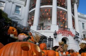 Assista ao vivo: Donald e Melania Trump realizam celebração de Halloween na Casa Branca Assista ao vivo: Donald e Melania Trump realizam celebração de Halloween na Casa Branca