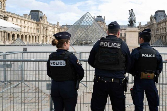 Atualização sobre arrombamento do Louvre: 2 detidos após ousado roubo Atualização sobre arrombamento do Louvre: 2 detidos após ousado roubo de joias históricas