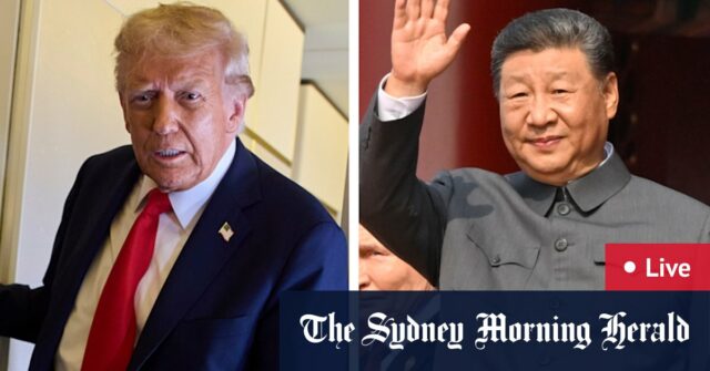 Anthony Albanese e Donald Trump jantando com outros líderes mundiais em Gyeongju, Coreia do Sul, ontem.