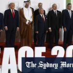 A partir da esquerda, o presidente turco Recep Tayyip Erdogan, o presidente egípcio Abdel Fattah al-Sisi, o presidente dos EUA, Donald Trump, o emir do Catar Cheikh Tamim ben Hamad al-Thani, o rei Abdullah II da Jordânia e outros dignitários posam durante a foto de família na Cúpula Internacional da Paz em Gaza, em Sharm el-Sheikh, Egito.