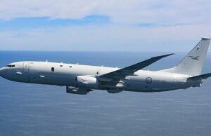Avião chinês lança sinalizador “inseguro” na frente de avião australiano O primeiro P-8A Poseidon da Força Aérea Real Australiana voa pela costa do Golfo de São Vicente, perto de Adelaide, no sul da Austrália. *** Legenda local *** Pela primeira vez na Austrália, aeronaves Neptune, Catalina, AP-3C Orion e P-8A Poseidon sobrevoaram Adelaide juntas para marcar o início de uma nova era para a Real Força Aérea Australiana. Representando quatro gerações de aeronaves pilotadas pelo Esquadrão Número 11, as aeronaves sobrevoaram Adelaide para comemorar a chegada do primeiro Royal Australian A