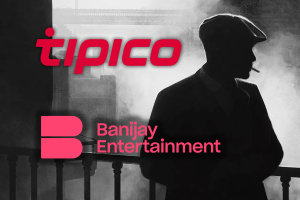 Banijay, fabricante de Peaky Blinders, fecha oferta de US$ 5 O produtor de Peaky Blinders, Banijay, fecha acordo de US$ 5 bilhões para criar gigante do jogo. Silhueta de um homem fumando com boné chato, uma reminiscência do estilo Peaky Blinders, com os logotipos Tipico e Banijay Entertainment sobrepostos em vermelho e rosa.