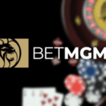 BetMGM faz parceria com BetBlocker para expandir os esforços de jogo responsável e proteção do jogador. Logotipo da BetMGM exibido ao lado de imagens de cassino, incluindo fichas de pôquer, cartas de baralho e uma roda de roleta, representando jogos e apostas online.