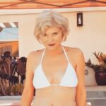 Promo Barbara Corcoran atordoa em um biquíni
