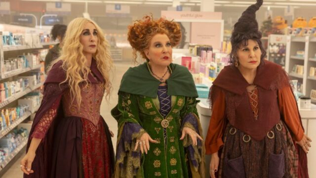 Bette Midler afirma que lê o manuscrito ‘Hocus Pocus 3’ e é ‘fantástico’: ‘Fiquei extremamente em êxtase’ 

