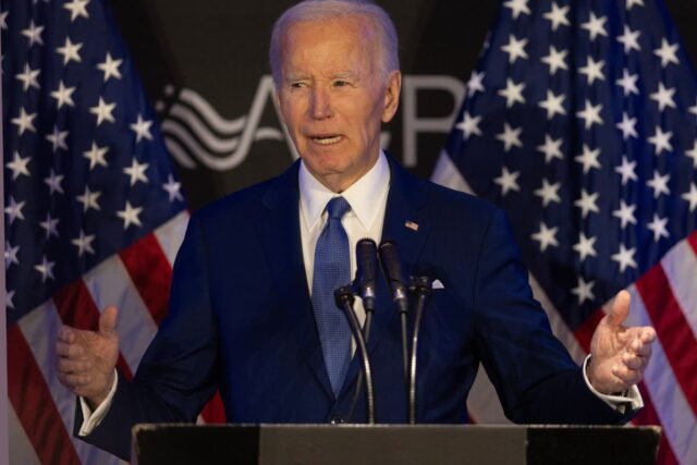 Biden elogiando Trump pelo lançamento de prisioneiros em Gaza estimula respostas mistas 

