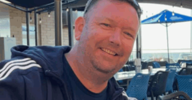Chris Robertson foi identificado como o homem de 49 anos encontrado morto em uma oficina na praia de O'Sullivan em Lonsdale, um subúrbio industrial em Adelaide, ontem. 