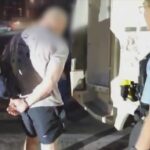 Tarek Zahed sendo preso por policiais de NSW.