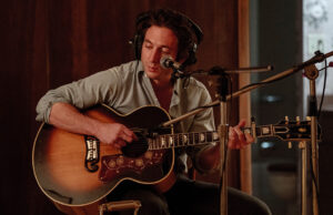 ‘Springsteen’ lidera bilheteria entre Reino Unido e Irlanda como ‘Regretting You’ e ‘Power Saw Male’ Open Solid SPRINGSTEEN: DELIVER ME FROM NOWHERE, (aka DELIVER ME FROM NOWHERE), Jeremy Allen White as Bruce Springsteen, 2025. ph: Macall Polay / © 20th Century Studios / Courtesy Everett Collection