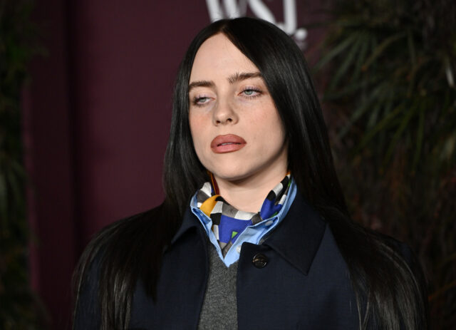 Billie Eilish ataca bilionários bandidos na cara O CEO do Facebook, Mark Zuckerberg, ouve o presidente Donald Trump falar durante um jantar no State Dinning Room da Casa Branca, quinta-feira, 4 de setembro de 2025, em Washington. (Foto AP/Alex Brandon)