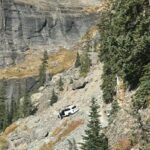 Um Telluride de Kia está preso na Black Bear Road, perto de Bridal Veil Falls. (Cortesia do Gabinete do Xerife do Condado de San Miguel)