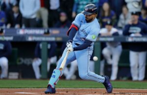 Blue Jays removeu o ferido Anthony Santander do elenco do ALCS em grande derrota O defensor direito do Toronto Blue Jays, Anthony Santander (25), rebate no primeiro inning contra o Seattle Mariners durante o terceiro jogo da rodada ALCS para os playoffs da MLB de 2025 no T-Mobile Park.