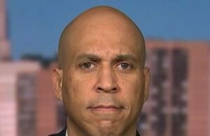 Booker culpa os custos de assistência médica em um ‘tsunami da criação de Donald Trump’ Booker culpa os custos de assistência médica em um 'tsunami da criação de Donald Trump'