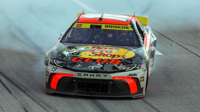 Briscoe garante vaga no final dos playoffs da NASCAR 


