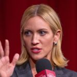 Malin Akerman provoca tensão sexual de 'esposas caçadoras' com Brittany Snow