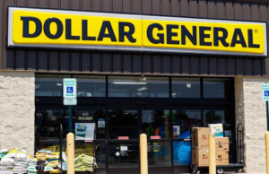 Buck General Comprker registra um videoclipe estressante de animal imprevisto, fazendo seu método via loja- abaixo está o que você precisa para reconhecer Yahoo news home