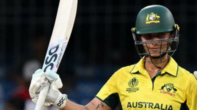 Bunch Aids da Ashleigh Gardner Austrália Envie um alvo de 327 corridas 

