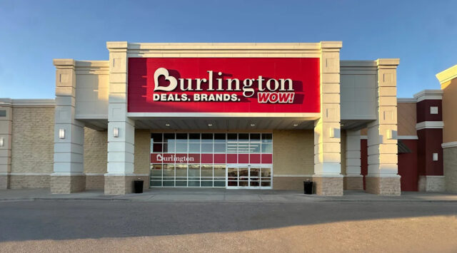 Burlington inaugura 18 novas localidades nos EUA em novembro. Aqui Foto da vitrine de Burlington.