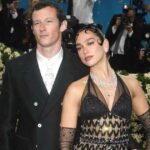 Callum Turner e Dua Lipa