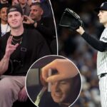 Cam Schlittler (à direita) com Devin Williams (meio) e Aaron Judge no jogo dos Knicks em 22 de outubro de 2025.