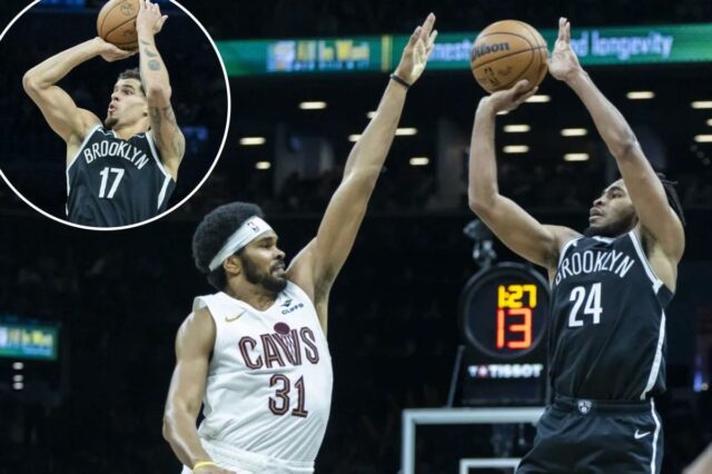 Cam Thomas, que marcou 33 pontos, chutou Jarrett Allen durante a derrota do Nets por 131-124 para o Cavaliers na estreia em casa em 24 de outubro de 2025.