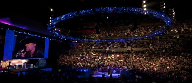Campeão anterior da WWE provoca confusão novamente WWE Arena