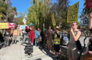 Carrega objeto de expulsão de três idosos deficientes de apartamento ou condomínio em SF: ‘Para onde iremos?’ Carrega objeto de expulsão de três idosos deficientes de apartamento ou condomínio em SF: 'Para onde iremos?'