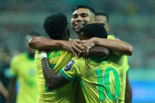 Casemiro jogando contra a Coreia do Sul