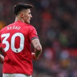 Benjamin Sesko concorrendo ao Manchester United em Old Trafford