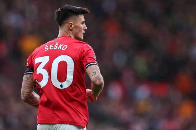 Benjamin Sesko concorrendo ao Manchester United em Old Trafford