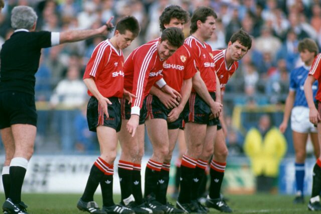 Bryan Robson presentes no Manchester United Legends vs Celtic Legends