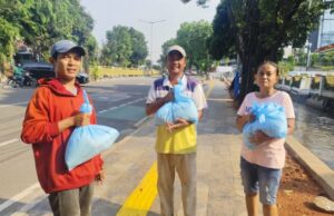 Centenas de pacotes de assistência social distribuídos em Jacarta, apoiando o movimento de salvaguarda de Jacarta Centenas de pacotes de assistência social distribuídos em Jacarta, apoiando o movimento de salvaguarda de Jacarta