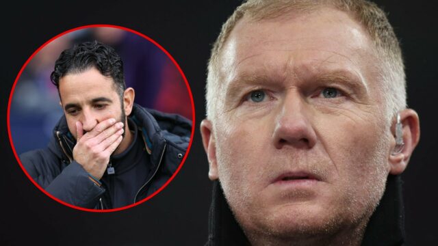 O ex -jogador do Manchester United Paul Scholes trabalhando como especialista em TV durante a partida da Liga dos Campeões entre o Manchester United e o Bayern de Munique em Old Trafford em 2023 em Manchester, Inglaterra.