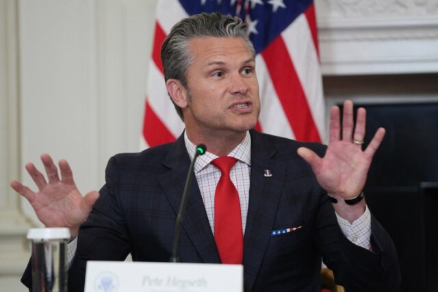 O secretário da Guerra, Pete Hegseth, anunciou o último ataque dos EUA a um suposto barco de contrabando de drogas em uma postagem para X na sexta-feira (Copyright 2025 The Associated Press. Todos os direitos reservados)