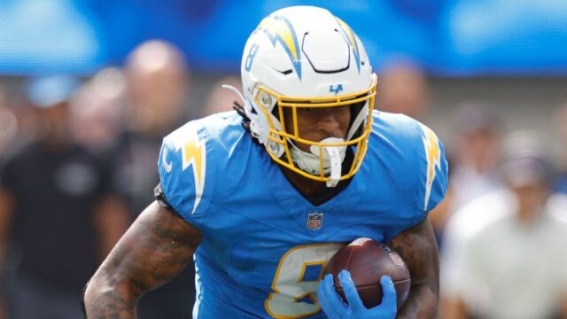 Chargers colocando o RB Hampton líder (articulação do tornozelo) no IR 

