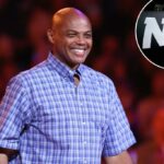 Charles Barkley é apresentado ao novo Phoenix Suns em Phoenix, Arizona.