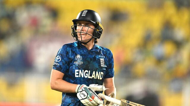 Charlotte Edwards lamenta '15 erros ruins 'que fizeram você voltar Charlotte Edwards lamenta '15 erros ruins 'que fizeram você voltar para o último lugar da Inglaterra no ODI Globe Mug feminino