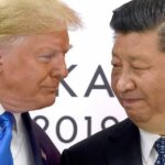 O presidente Donald Trump, à esquerda, encontra-se com o presidente chinês Xi Jinping à margem da cimeira do G-20 em Osaka, Japão.